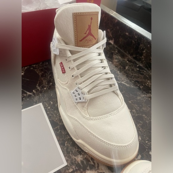 Jordan 4 white Levi’s size 9.5 - Picture 2 of 5